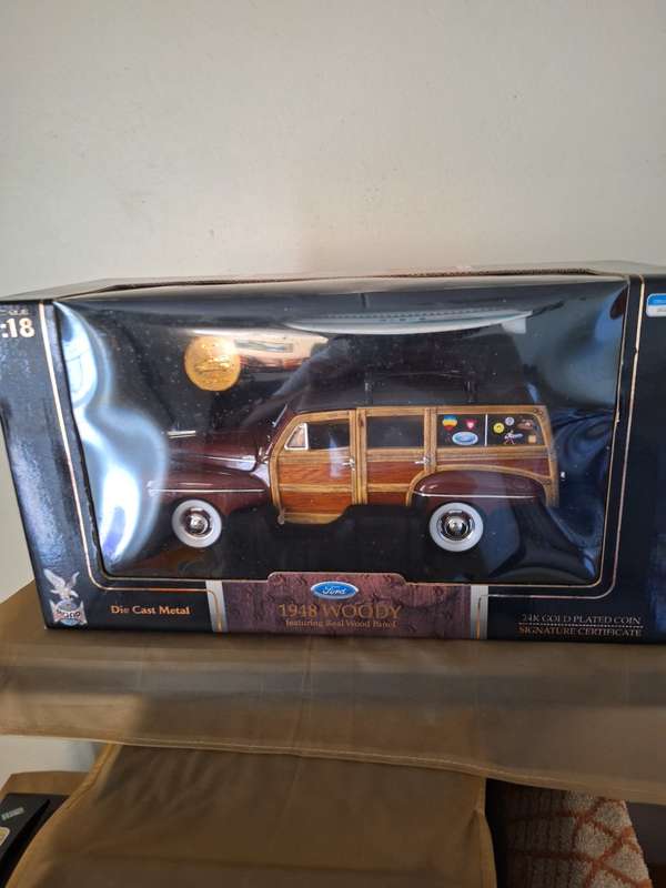FORD 1948 WOODY FEATURING REAL WOOD PANEL/DIE CAST MEDAL/SCALE 1:18/ 24 GOLD PLATED COIN
